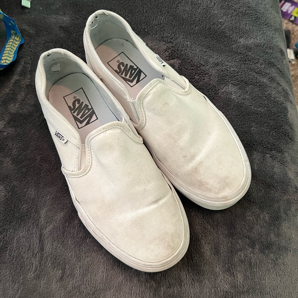 white slip in vans
